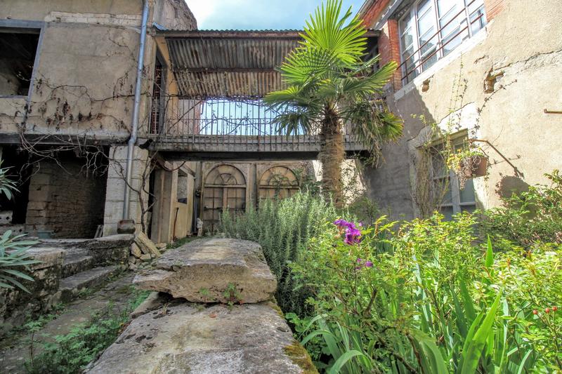 Maison ancienne - 610 m² - 2 pièces