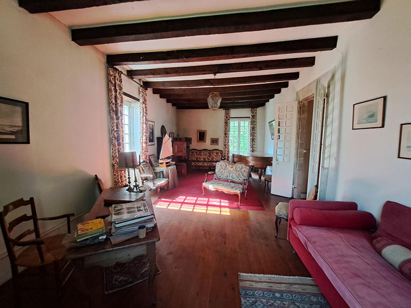 Maison - 460 m² - 15 pièces