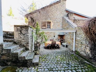 Maison - 232 m² - 11 pièces