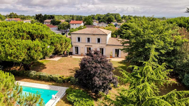 Villa - 268 m² - 8 pièces