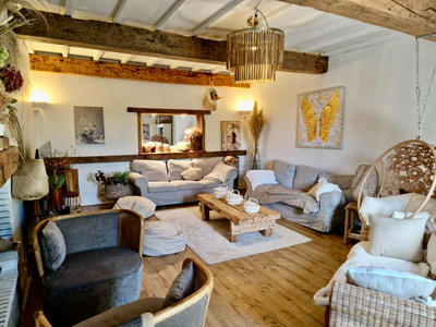 Maison - 221 m² - 8 pièces