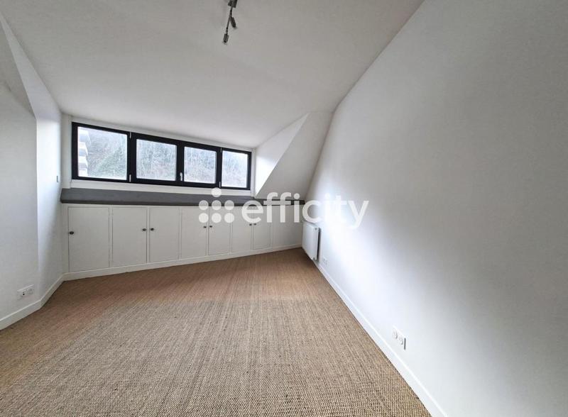 Maison - 208 m² - 8 pièces