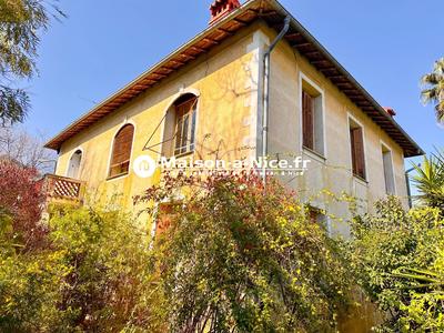 Maison - 236 m² - 10 pièces