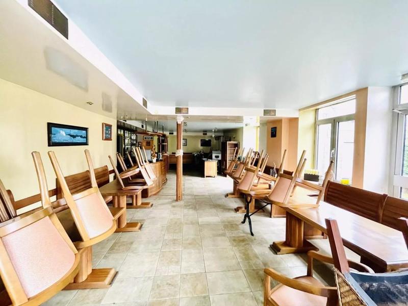 Maison - 320 m² - 10 pièces