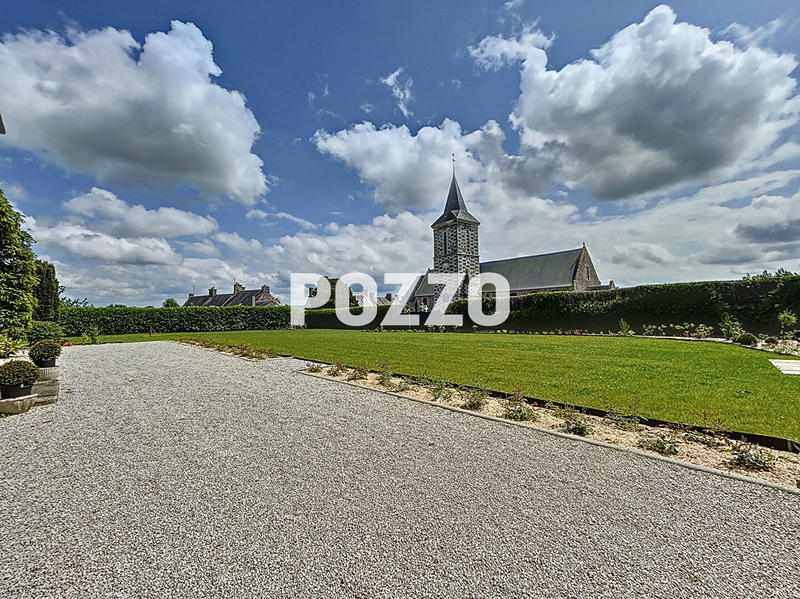 Maison - 305 m² - 10 pièces