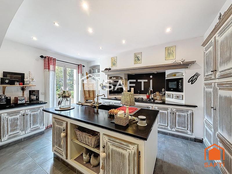 Maison - 140 m² - 5 pièces