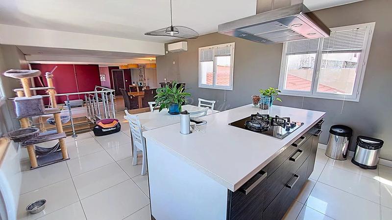 Maison - 209 m² - 7 pièces