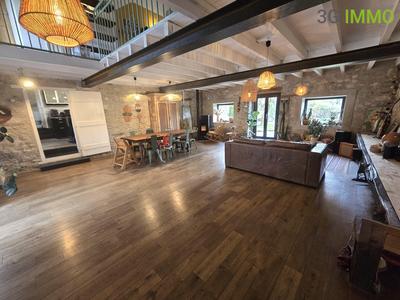 Corps de ferme - 210 m² - 8 pièces