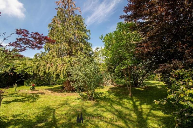 Maison - 300 m² - 9 pièces