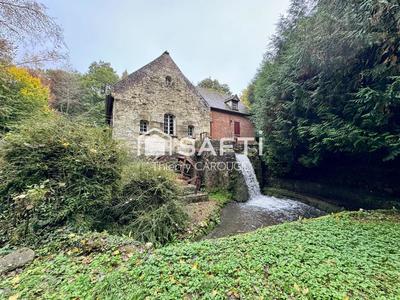 Maison - 248 m² - 9 pièces