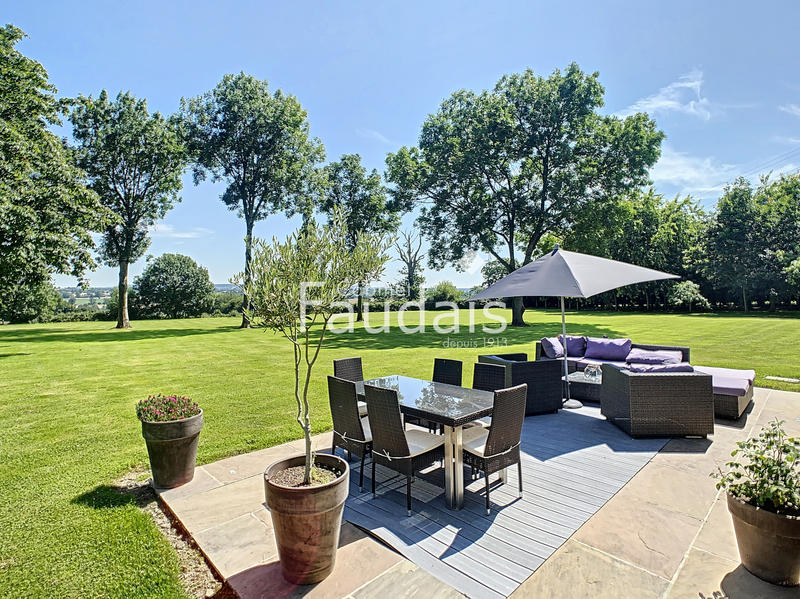 Propriété - 450 m² - 10 pièces