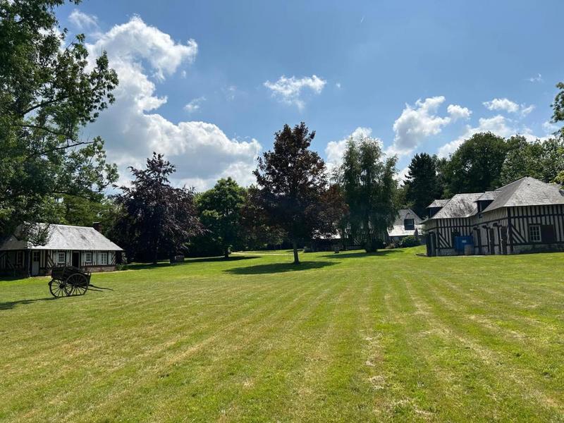 Propriété - 300 m² - 11 pièces