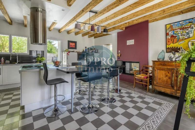 Maison - 284 m² - 8 pièces