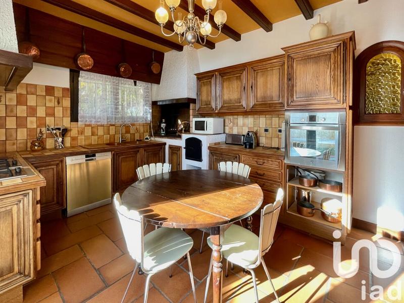 Maison - 276 m² - 9 pièces