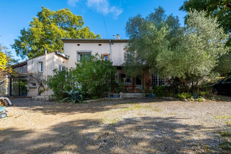 Maison - 253 m² - 7 pièces