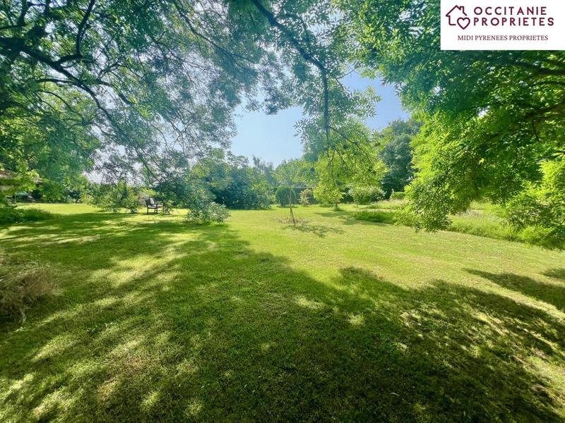 Propriété - 403 m² - 17 pièces