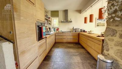 Maison - 352 m² - 9 pièces