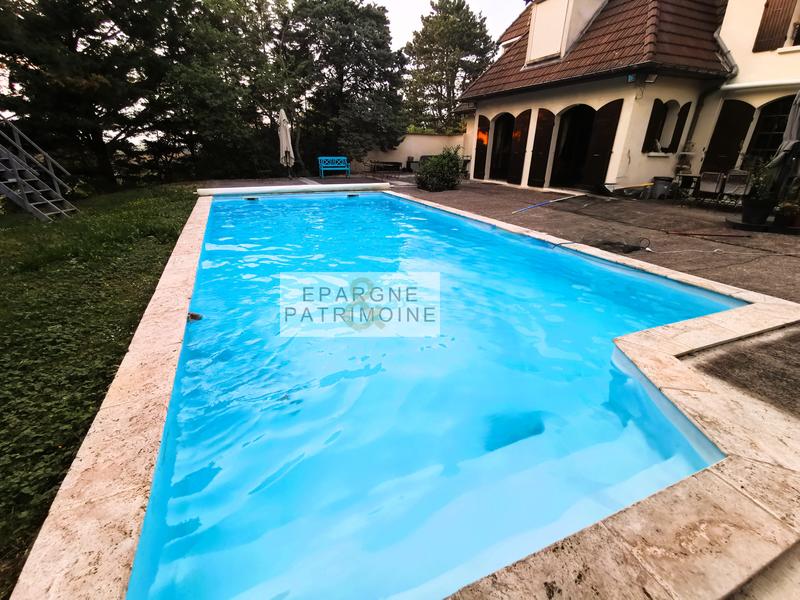 Maison traditionnelle - 203 m² - 9 pièces