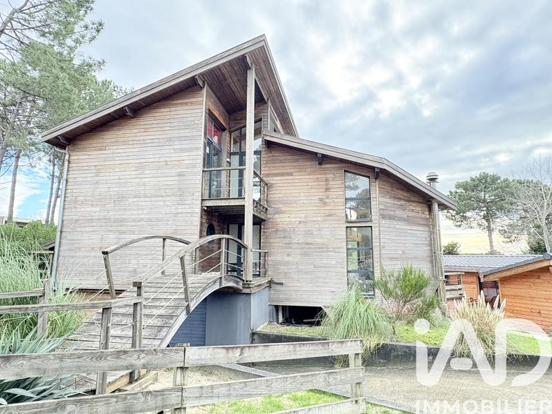 Maison - 240 m² - 9 pièces