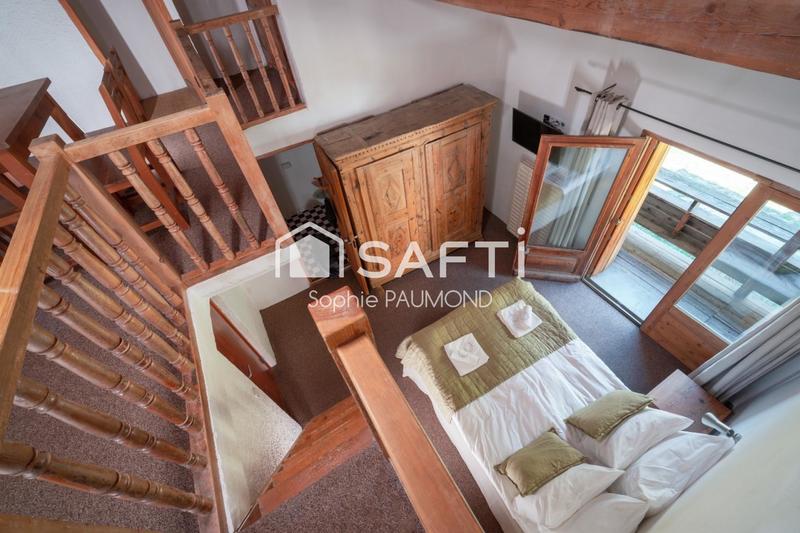 Local commercial - 1 074 m² - 30 pièces