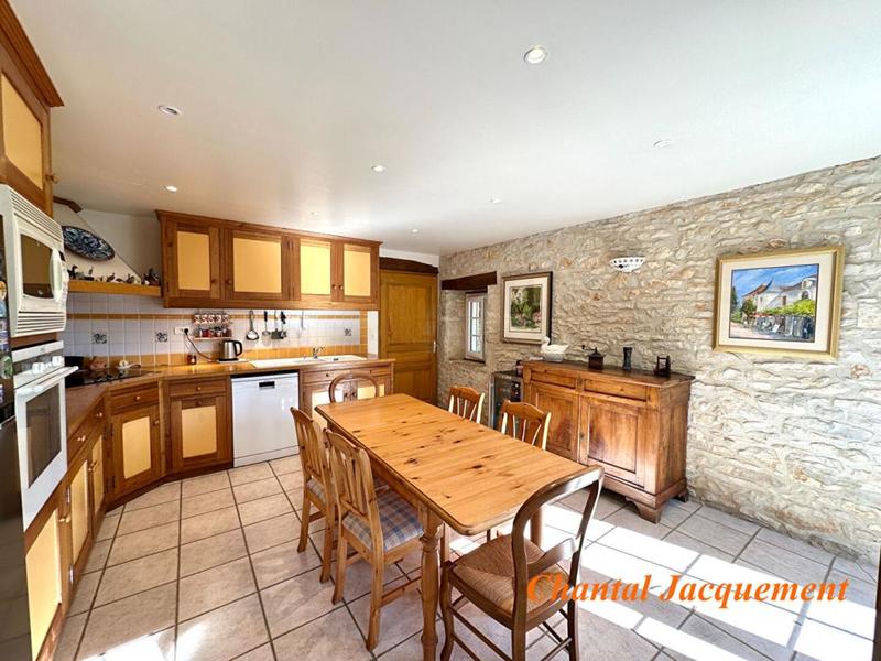 Maison - 390 m² - 16 pièces