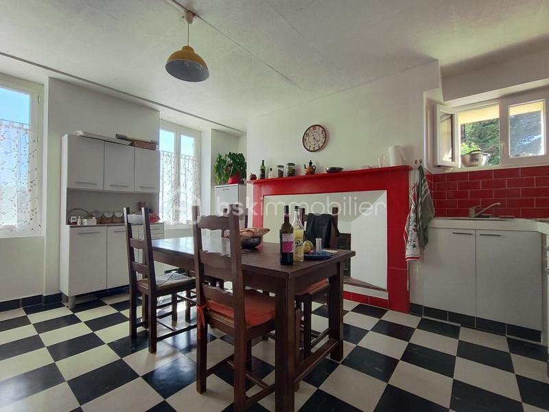 Maison - 200 m² - 7 pièces