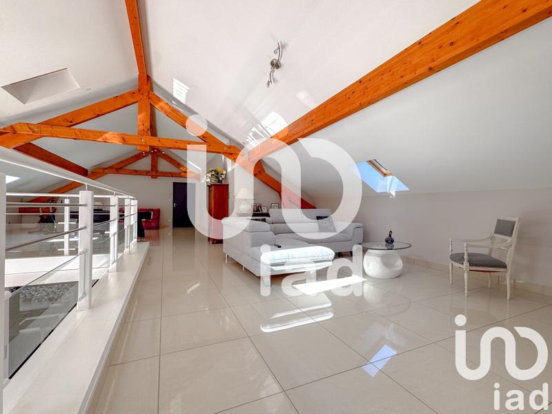 Maison - 242 m² - 6 pièces