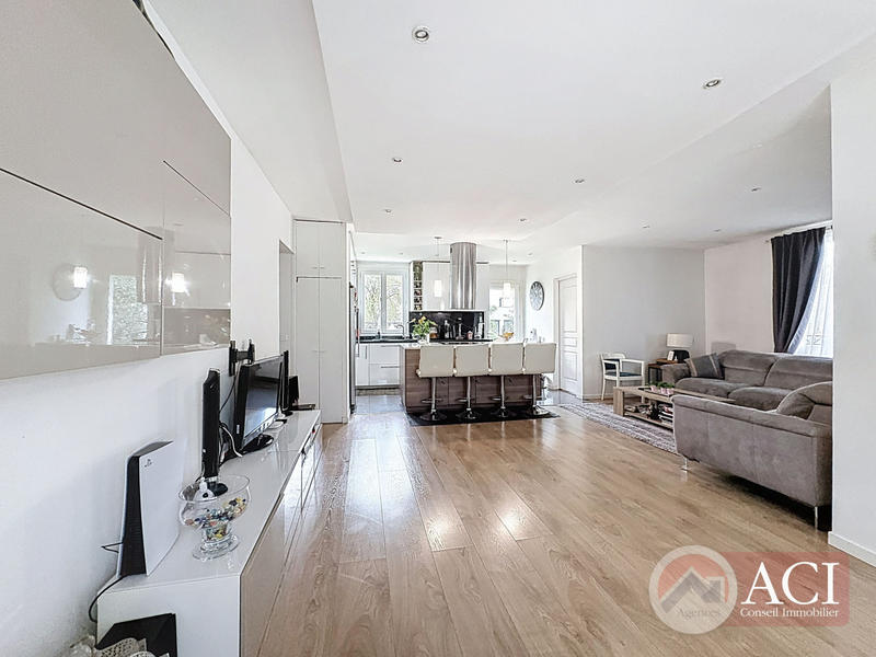 Maison - 185 m² - 6 pièces