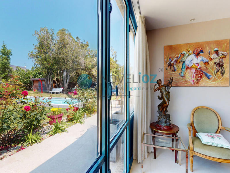 Maison - 225 m² - 9 pièces