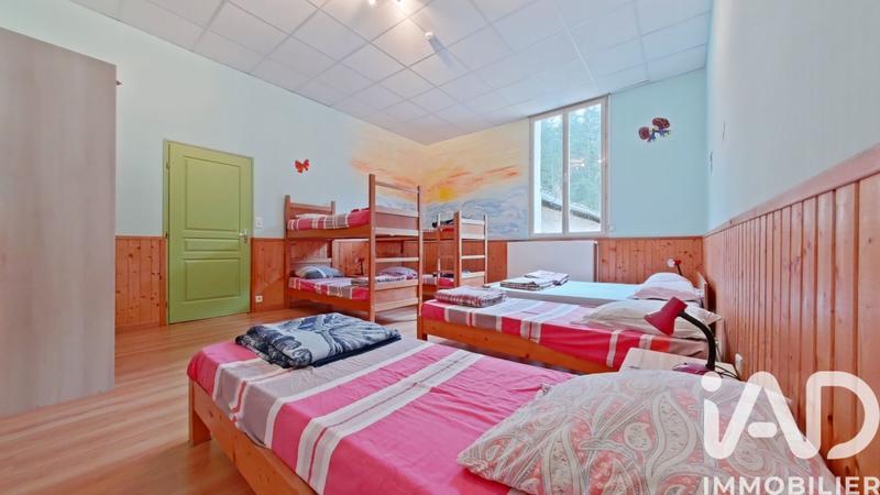 Maison - 891 m² - 15 pièces