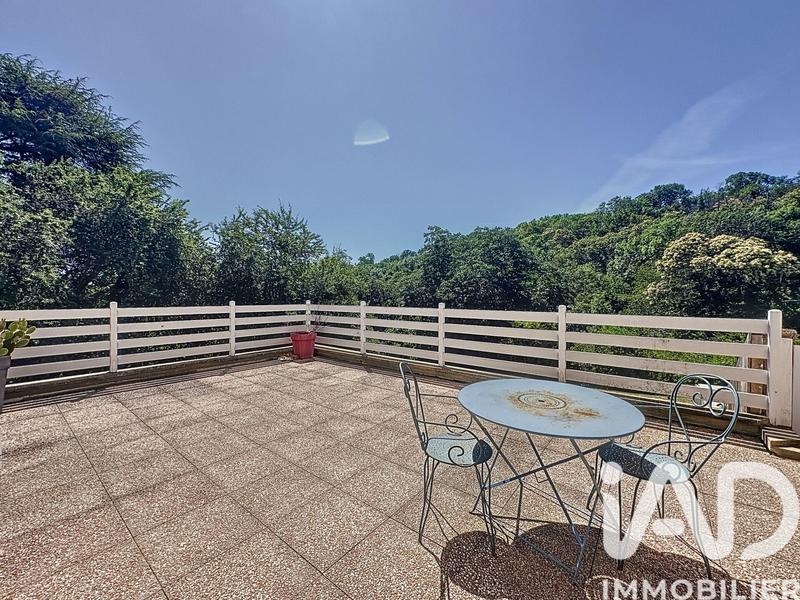 Maison - 185 m² - 8 pièces