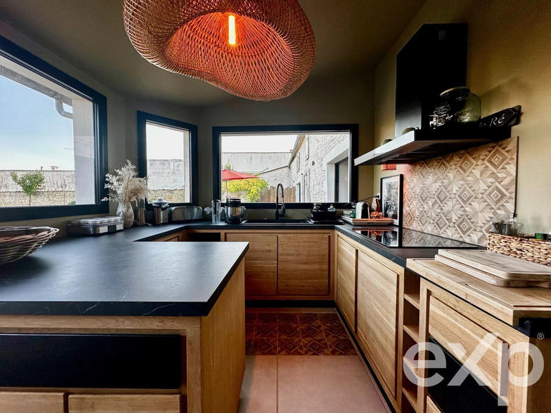 Maison - 207 m² - 9 pièces