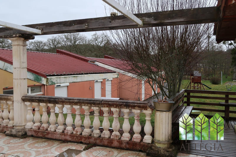 Maison - 966 m² - 20 pièces