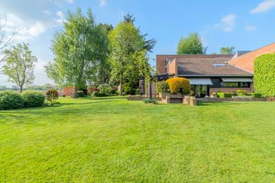 Maison - 200 m² - 9 pièces