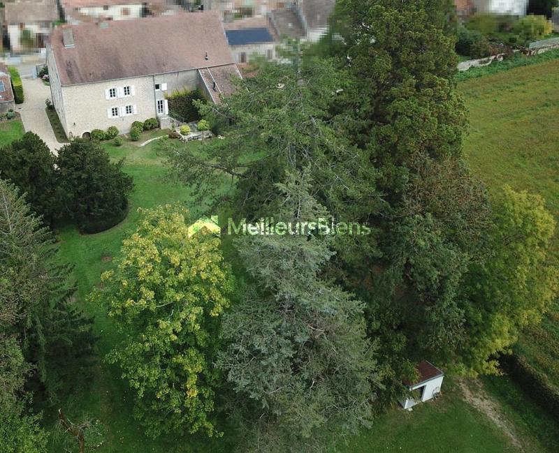 Propriété - 285 m² - 10 pièces