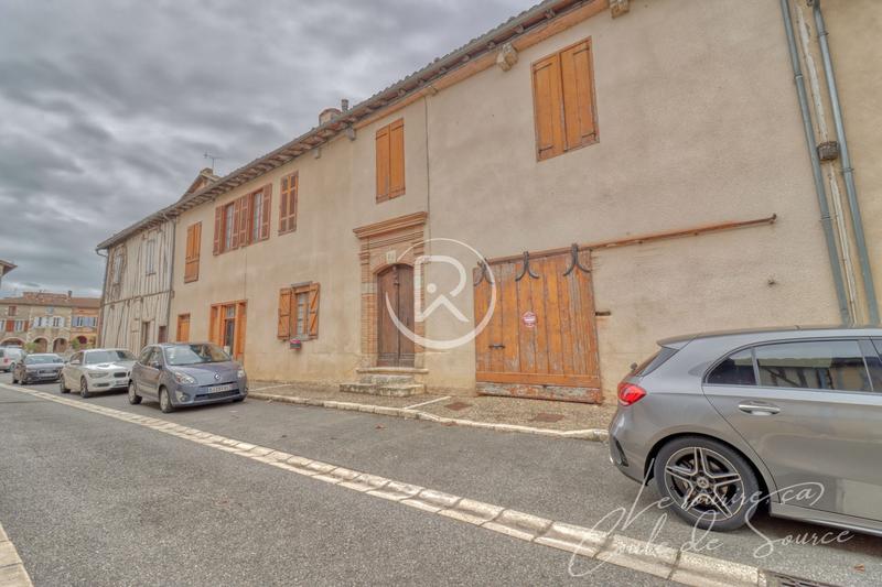 Maison de village - 460 m² - 7 pièces