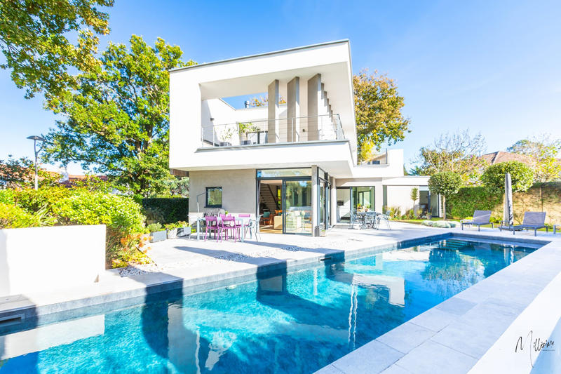 Maison - 192 m² - 6 pièces