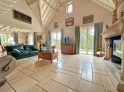 Propriété - 220 m² - 8 pièces