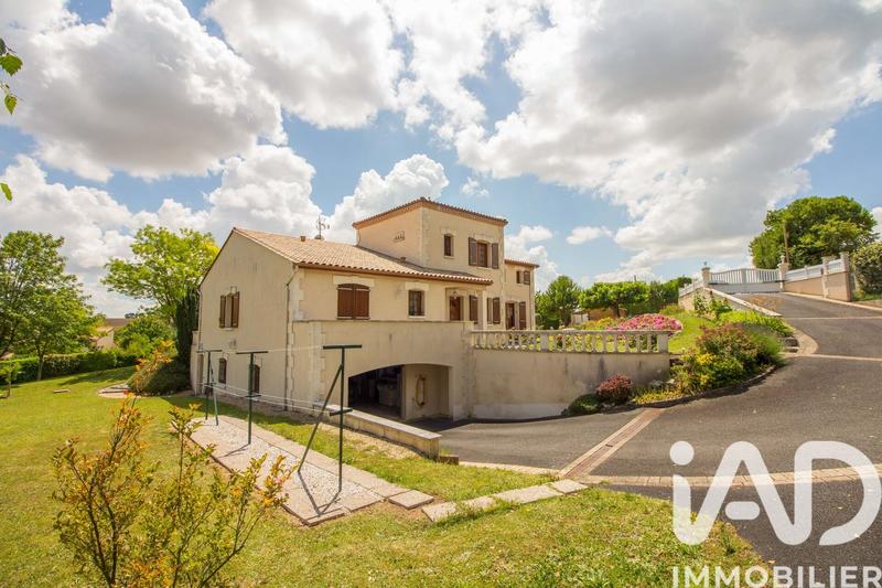 Maison - 275 m² - 6 pièces