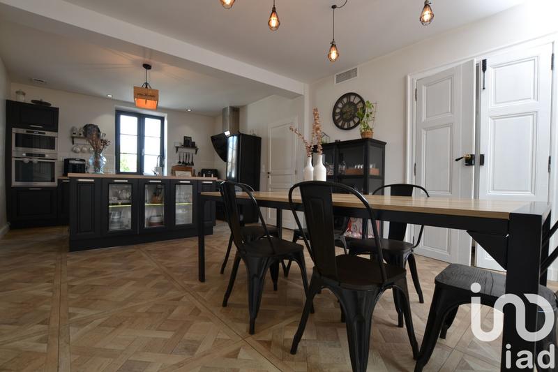 Maison - 240 m² - 7 pièces