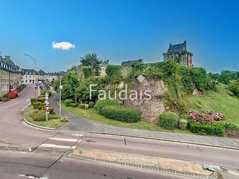 Maison - 250 m² - 8 pièces