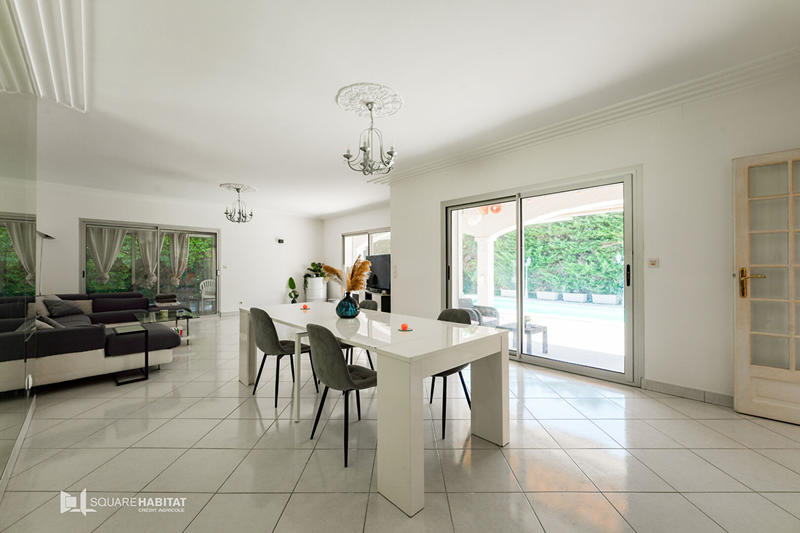 Maison - 223 m² - 5 pièces