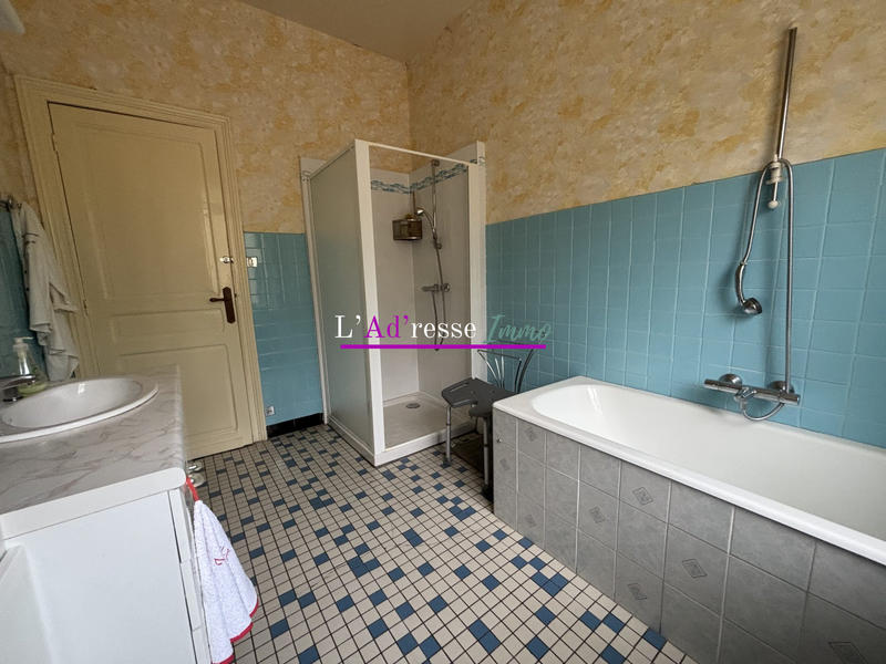 Maison traditionnelle - 238 m² - 7 pièces