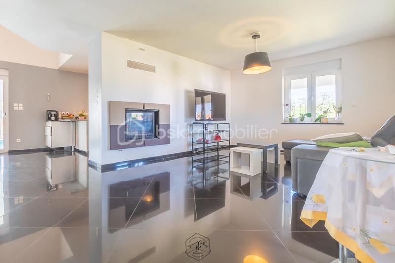 Propriété - 251 m² - 8 pièces