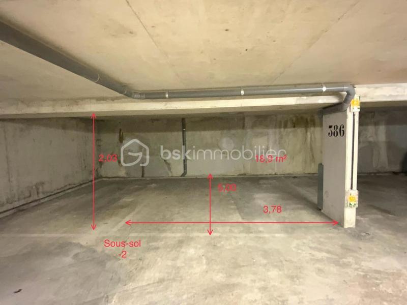 Parking / Garage - 167 m²