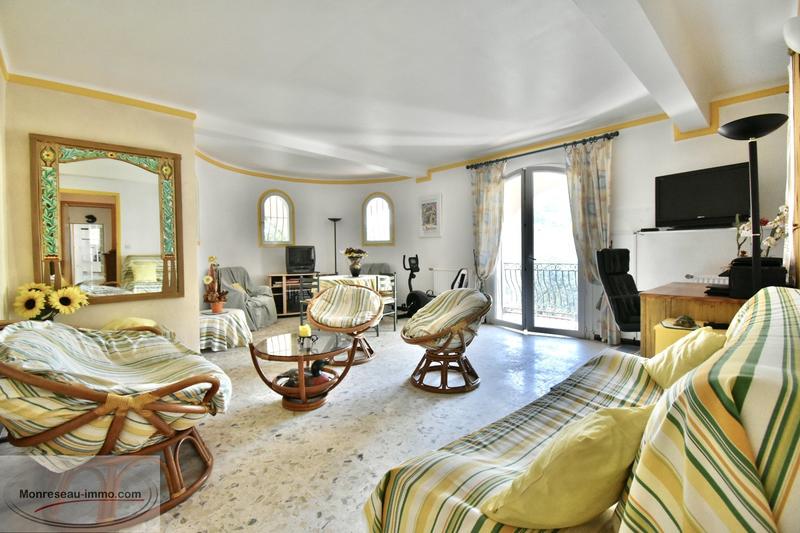 Maison - 260 m² - 7 pièces