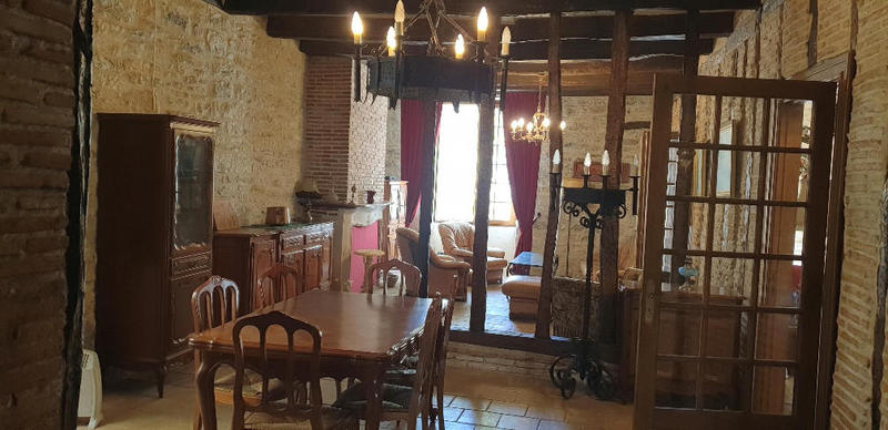 Maison - 250 m² - 6 pièces