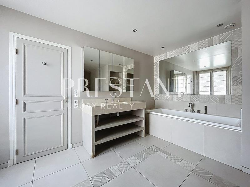 Appartement - 190 m² - 6 pièces