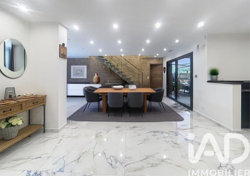 Maison - 195 m² - 5 pièces