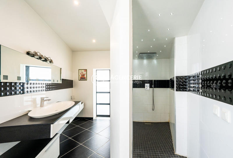 Appartement - 107 m² - 4 pièces